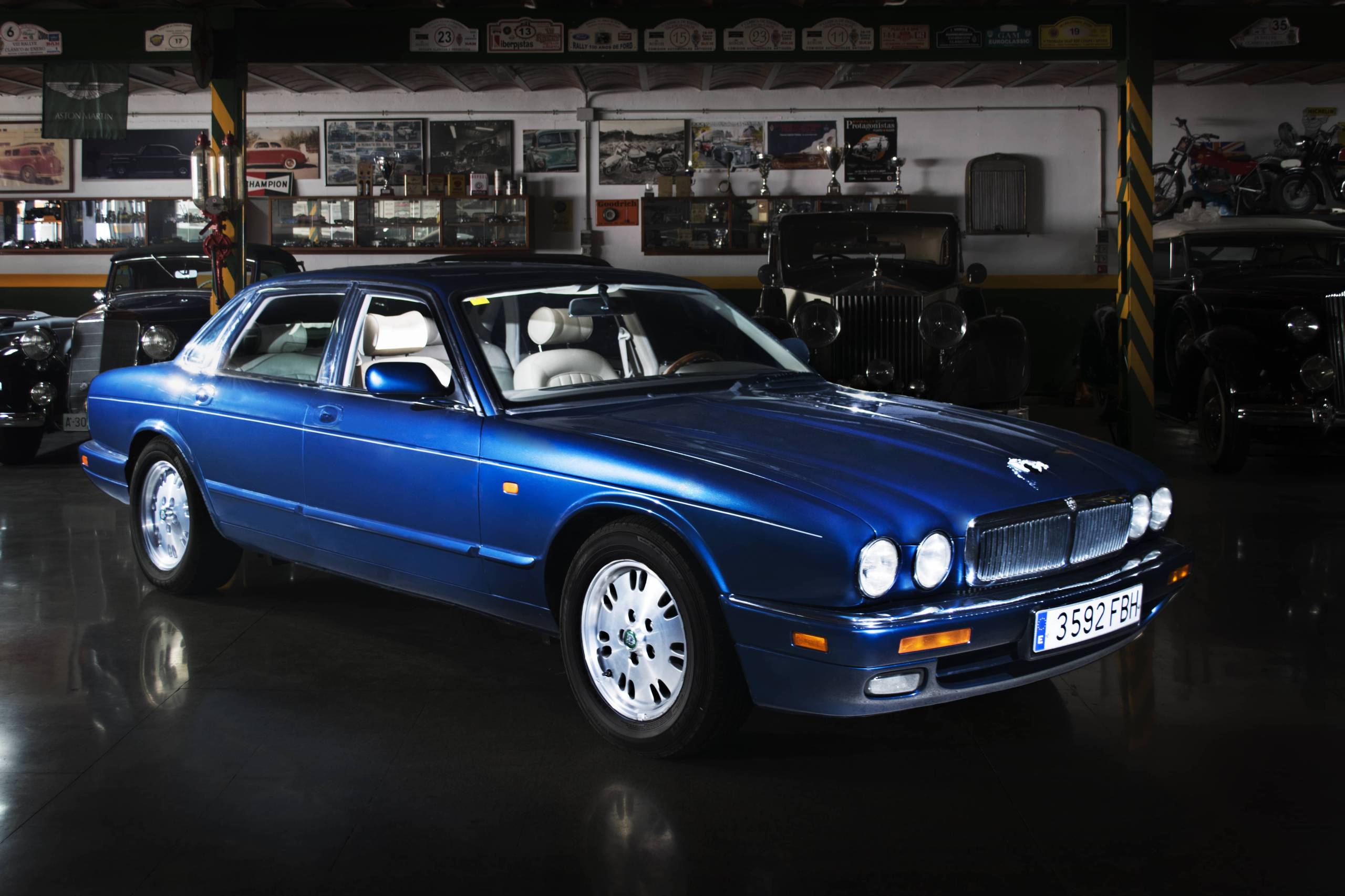 Jaguar XJ6