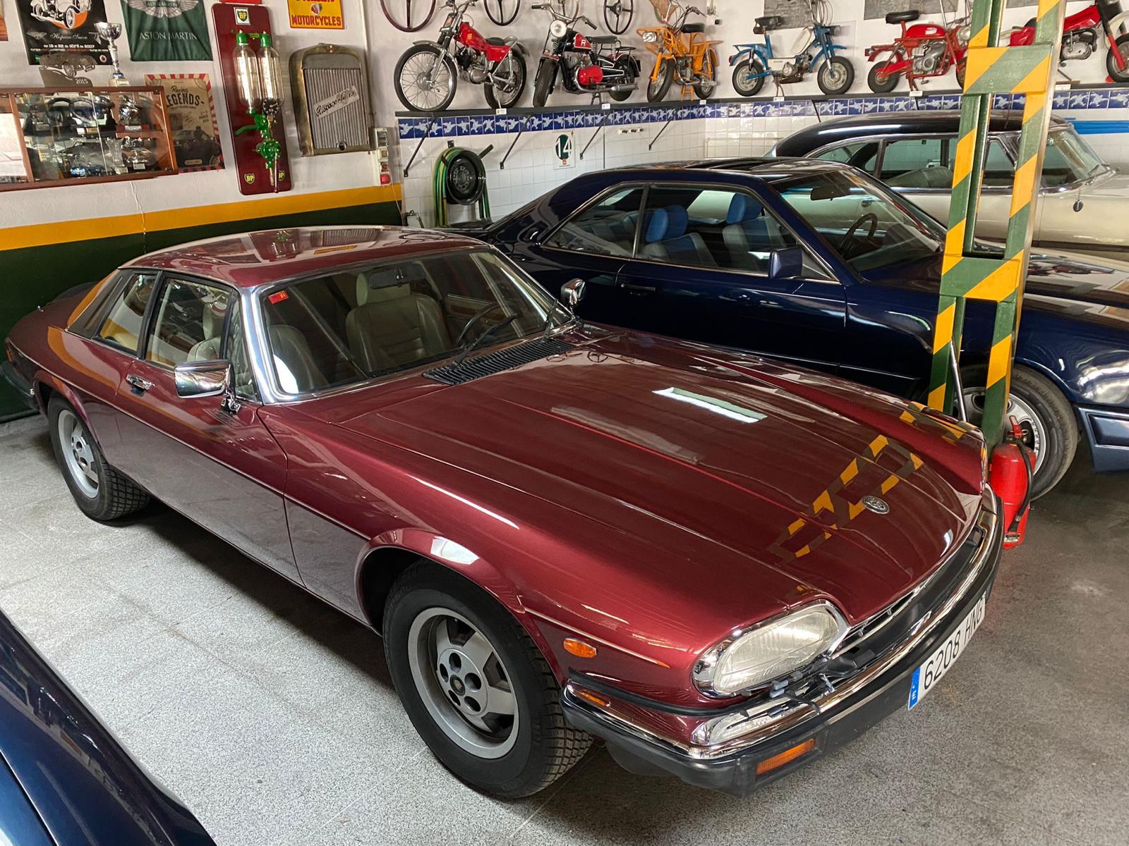 Jaguar XJ12